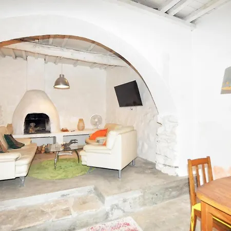 2 Bedroom Gorgeous In Des Corbier