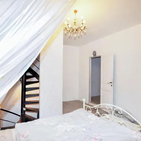 Semesterbostad 2 Bedroom Gorgeous In Des Corbier *