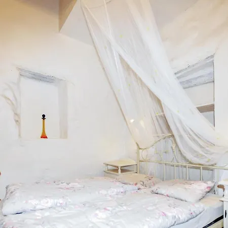 2 Bedroom Awesome In Des Corbier Villeseque-des-Corbieres