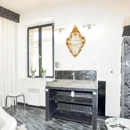 Semesterbostad 2 Bedroom Gorgeous In Des Corbier *